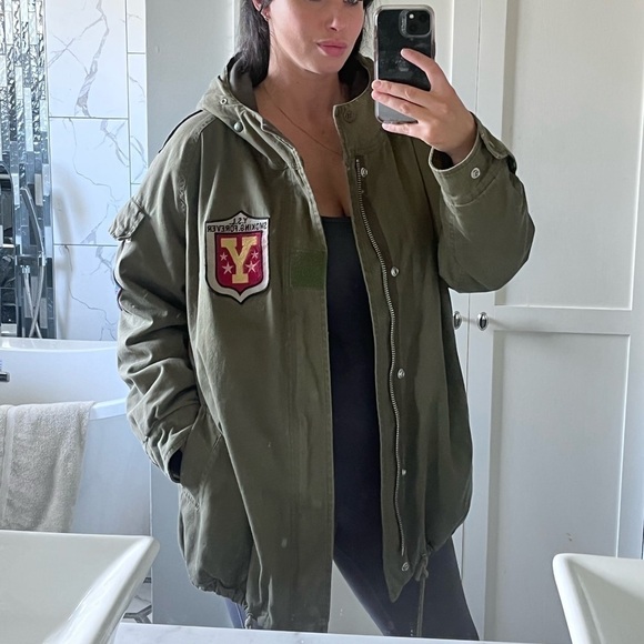 Yves Saint Laurent - Picture 12 of 12